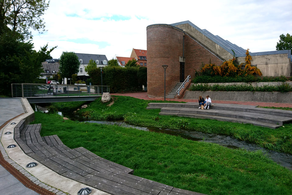 Odder rådhus park парк Ратуши Оддер 