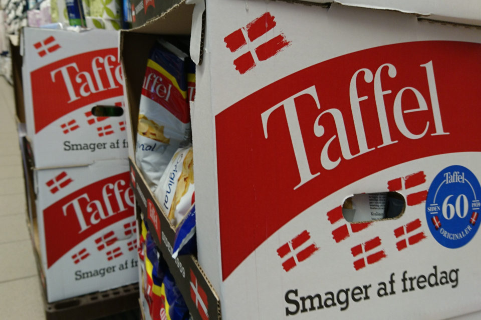 Датские чипсы с флажками под названием Taffel