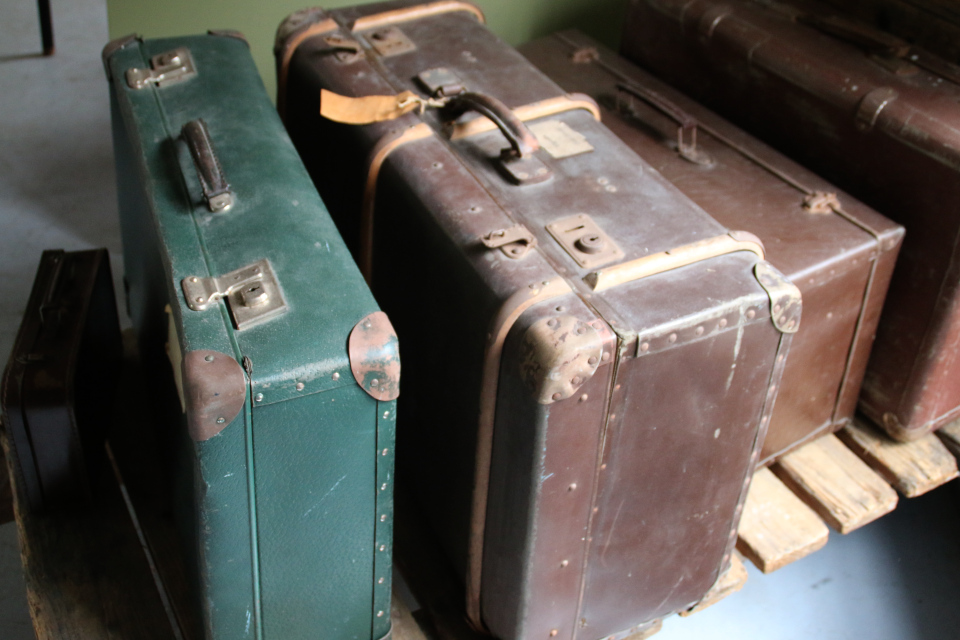 В музее представлены чемоданы, изготовленные из картона фабрики Брунсхоб