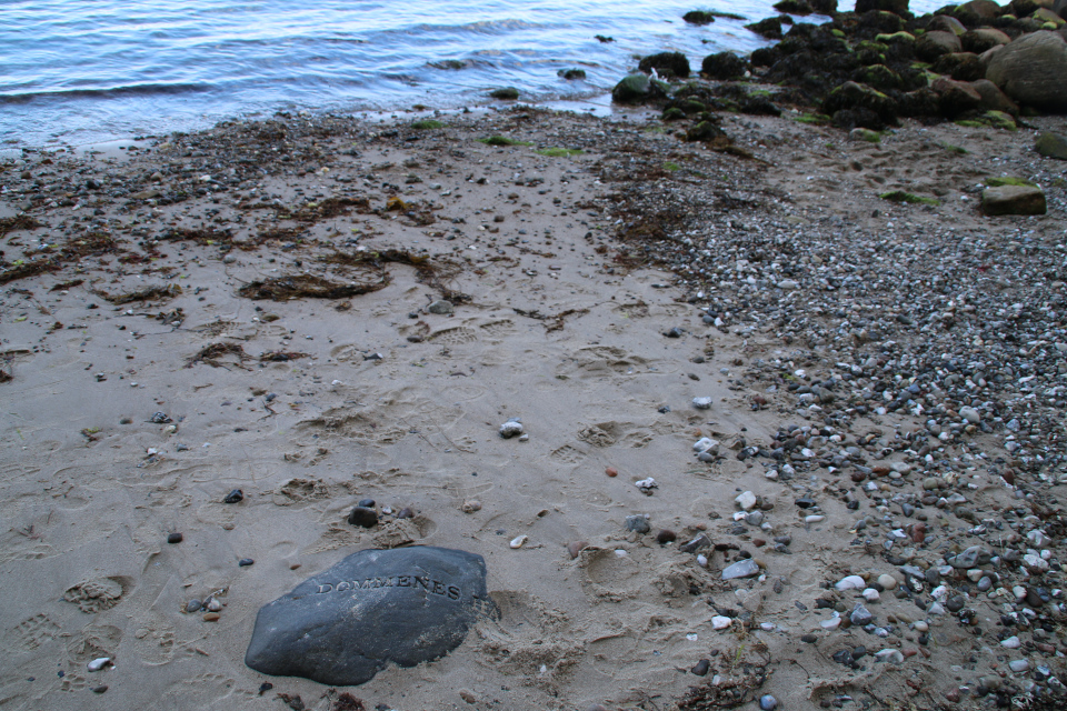 Море Кризисов (дат. Dommenes Hav) - надпись на другом "лунном камне"