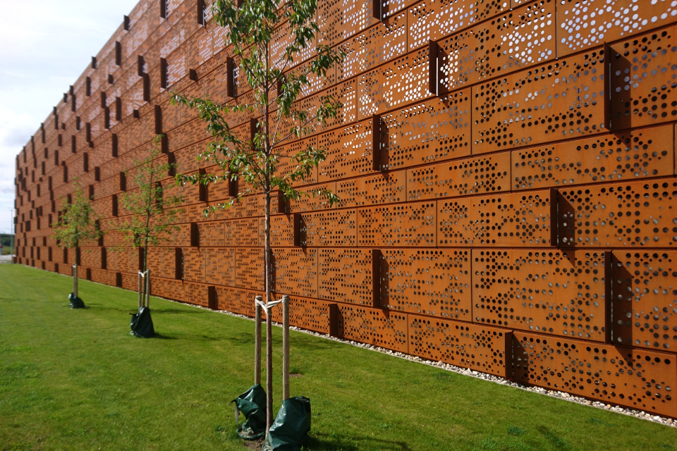 Фасад здания радиоонкологии университетской больницы г. Орхус, Дания