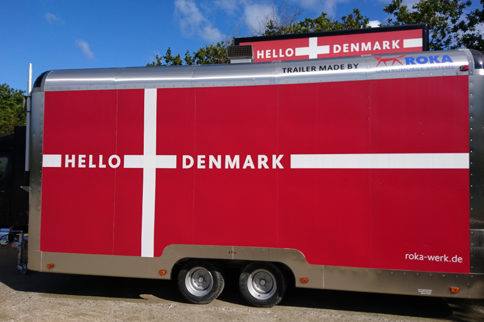 Торговый передвижной прицеп или мобильное кафе “Hello Denmark”