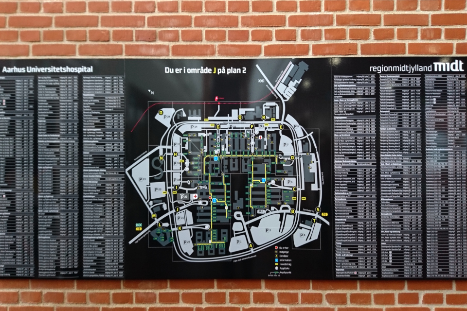 Карта с планом отделений в районе J второго этажа. университетской больницы г. Орхус