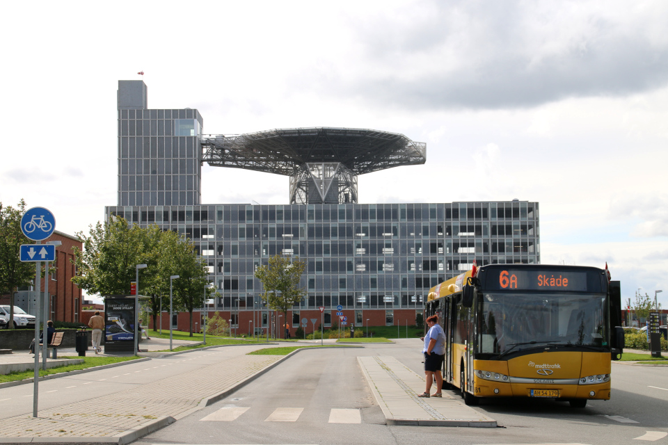Конечная остановка автобуса в городке университетской больницы г. Орхус / Aarhus, Дания. 