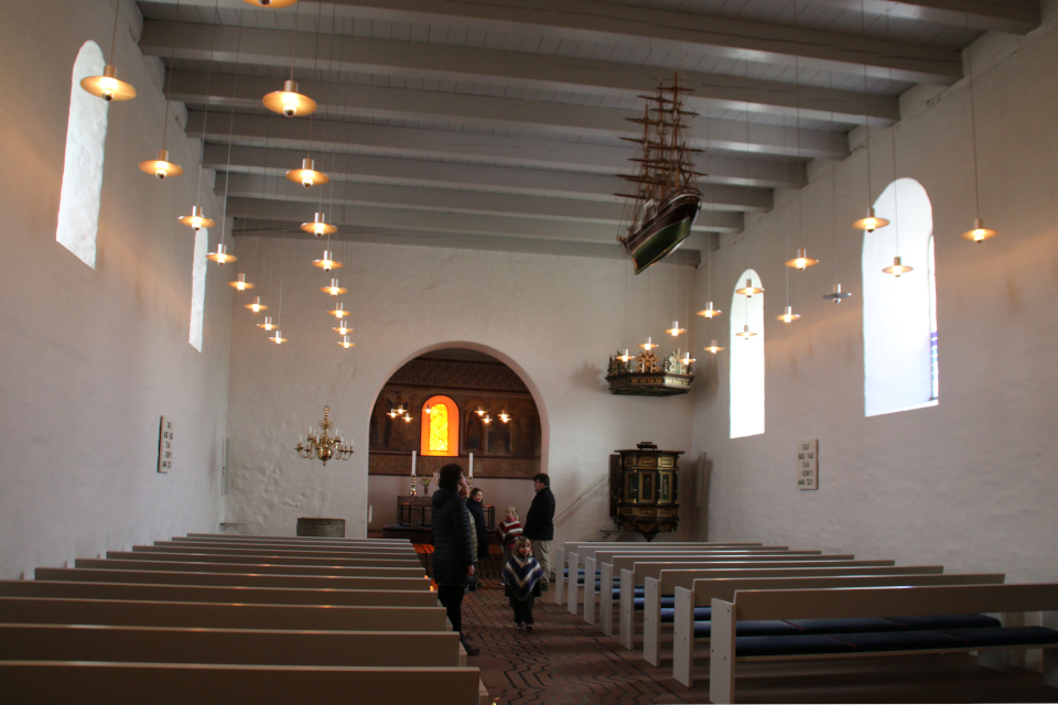 Внутри церкви. Фото 12 фев. 2019, Еллинг /Jelling, Дания