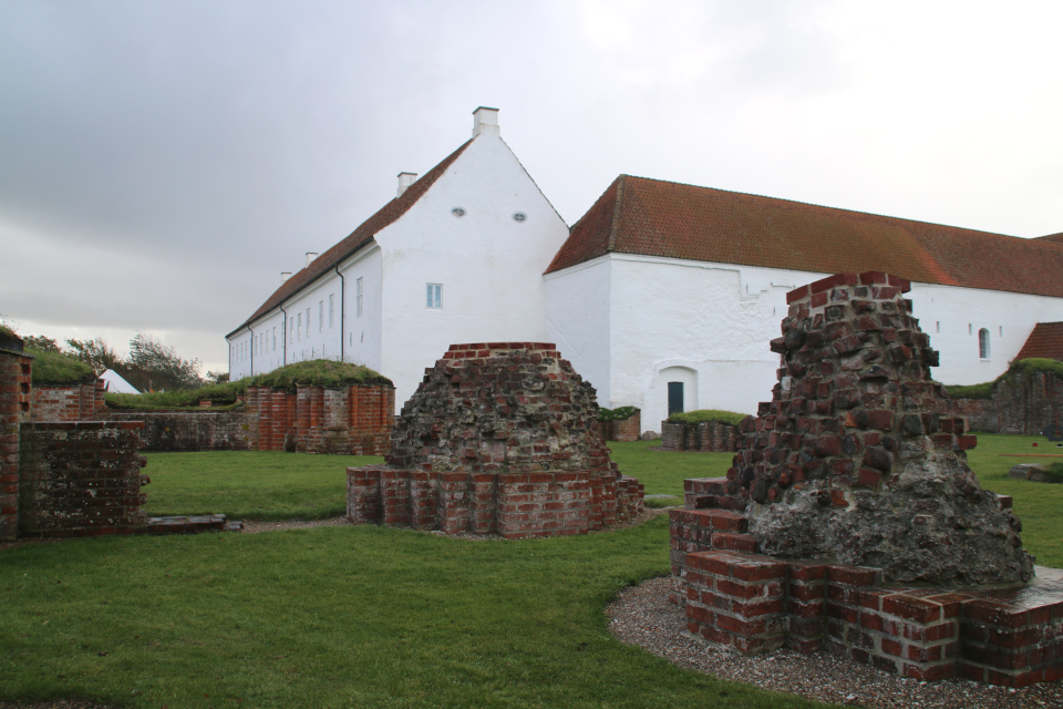 Руины монастырской церкви Витскол . Фото 12 окт. 2019, г. Ранум / Ranum, Дания