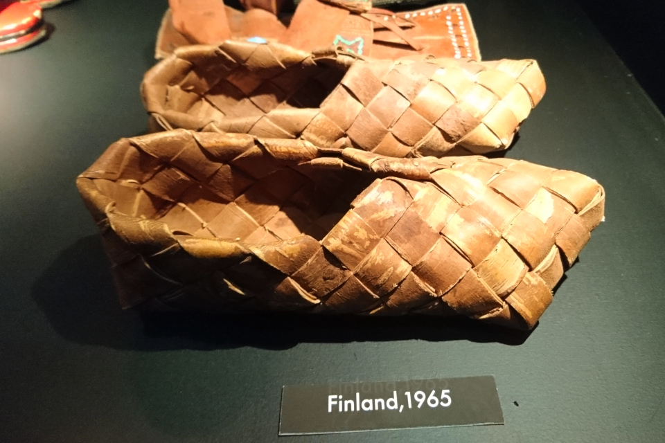 Ступни из бересты, Финляндия, 1965 г. Выставка обуви в музее Мосгорд,