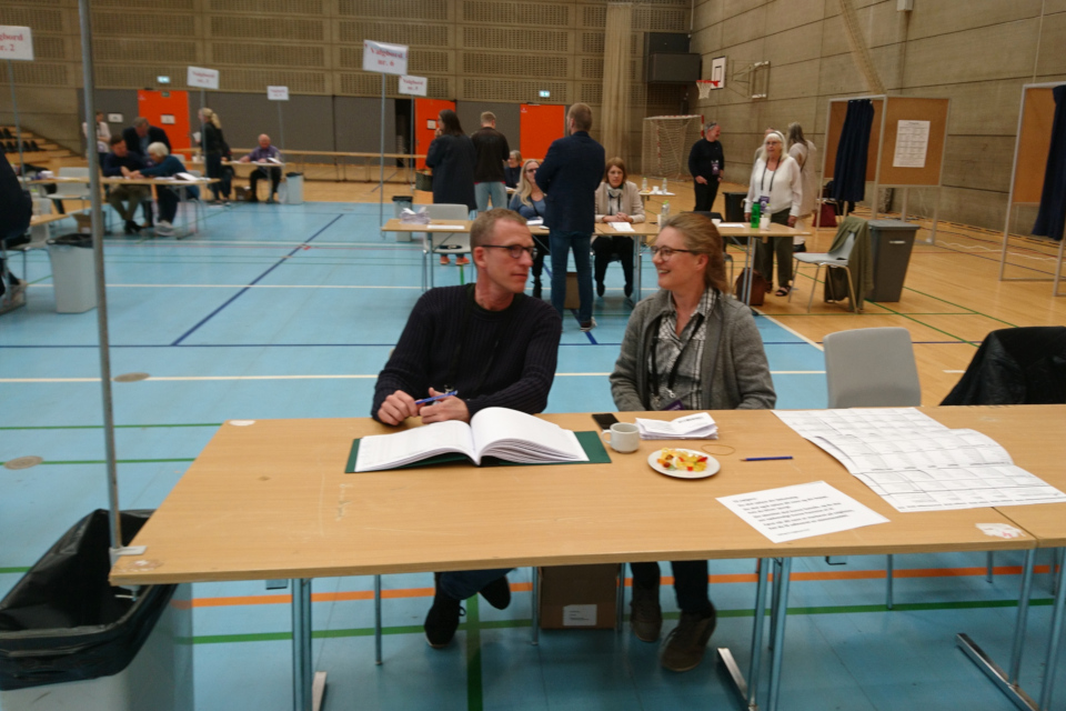 Во время работы на выборах. Фото 26 мая 2019, г. Холме / Holme, Дания