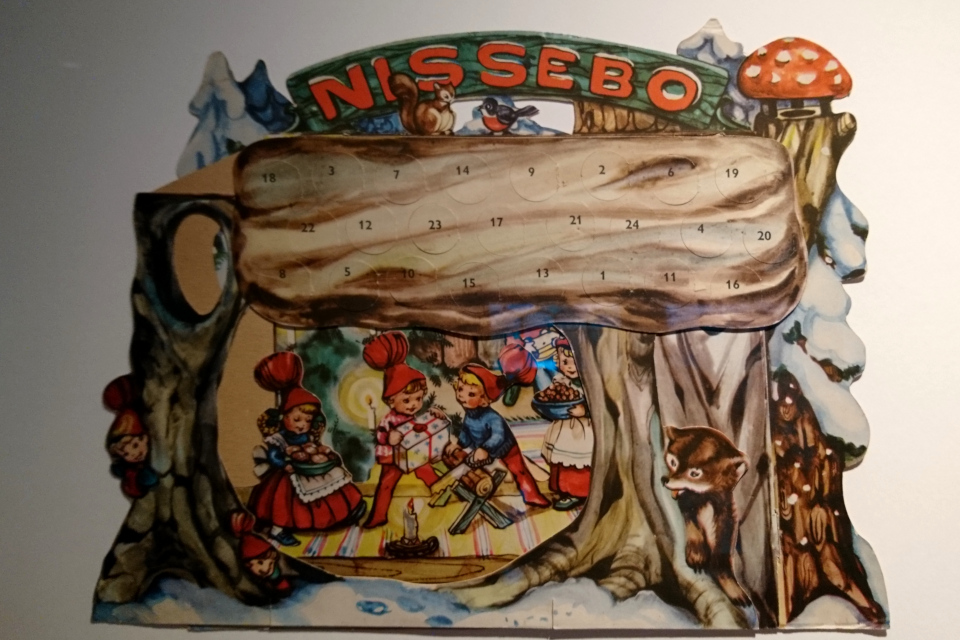 рождественский календарь с окошками в виде домика для ниссе (Nissebo)