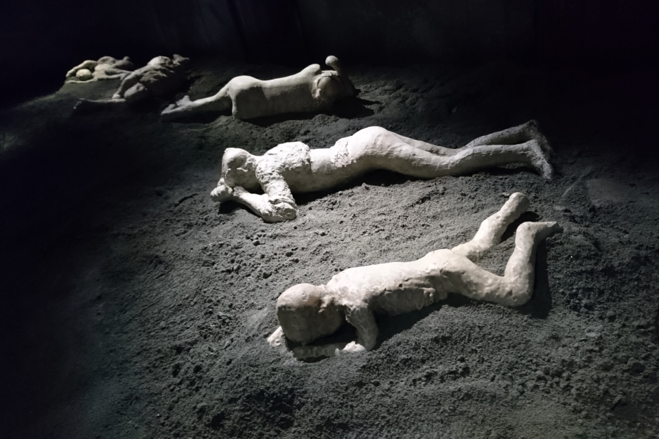 Гипсовые слепки жертв Помпеи. Фото 28 нояб. 2019, выставка в музее Мосгорд