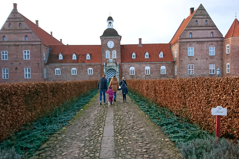 Замок Ульструп, Дания