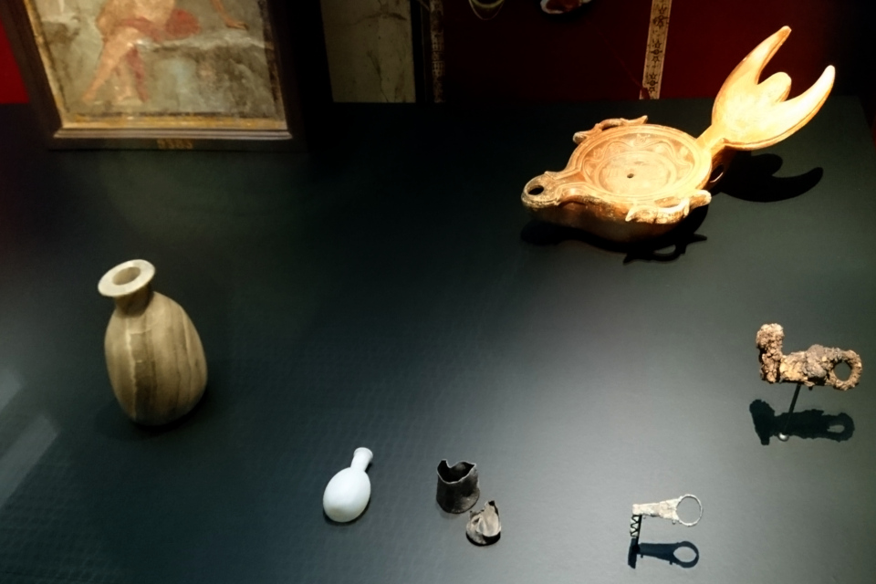 Масляная лампа и железные ключи от дома или шкафа, Помпеи, 1 век н.э. 