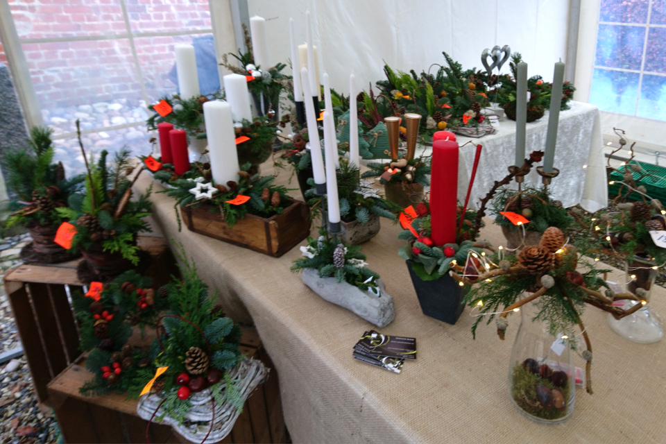 Рождественские композиции из натурального материала и со свечами