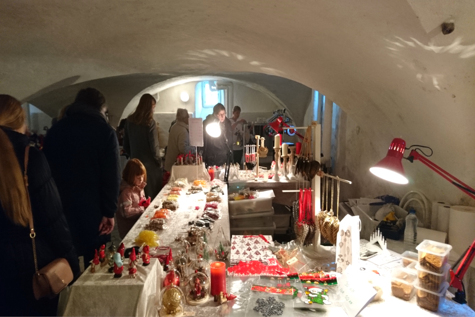 Рождественский базар в замке Ульструп / Ulstrup slot, в подвале, Дания