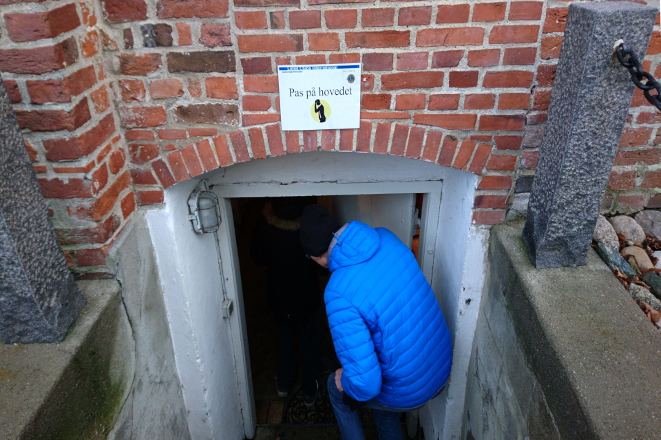 Вход в подвал замка Ульструп, Дания