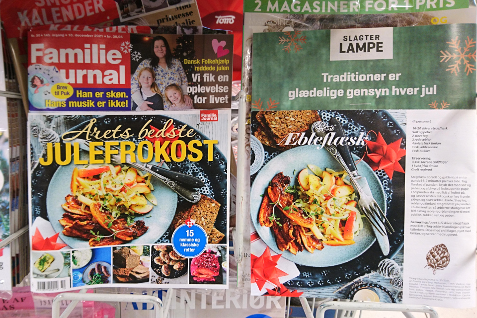 Семейный журнал у кассы супермаркета г. Вибю, Дания. Фото 16 дек. 2021