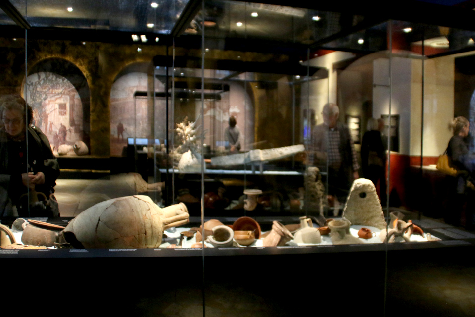 экспонаты, найденные во время археологических находок в городах Помпеи
