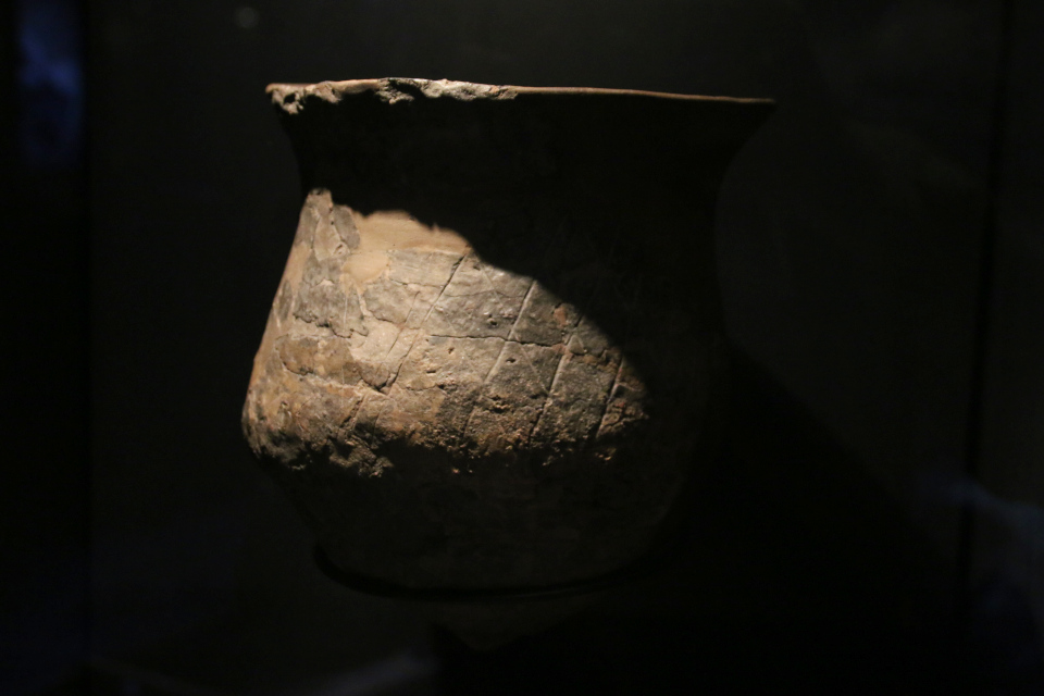 Глиняная посуда с ромбообразным узорами, 4700 г. до н. э., Эртебёлле