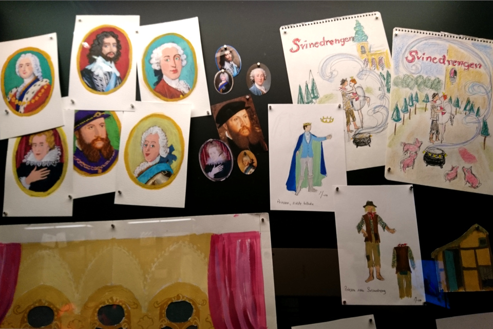Рисунки и портреты, сделанные королевой Маргрете II