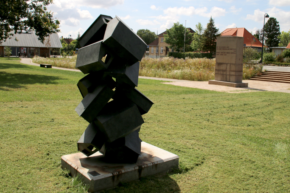 Скульптура Эске Кат (Eske Kath) под названием "Сбор" (дат."Samling")