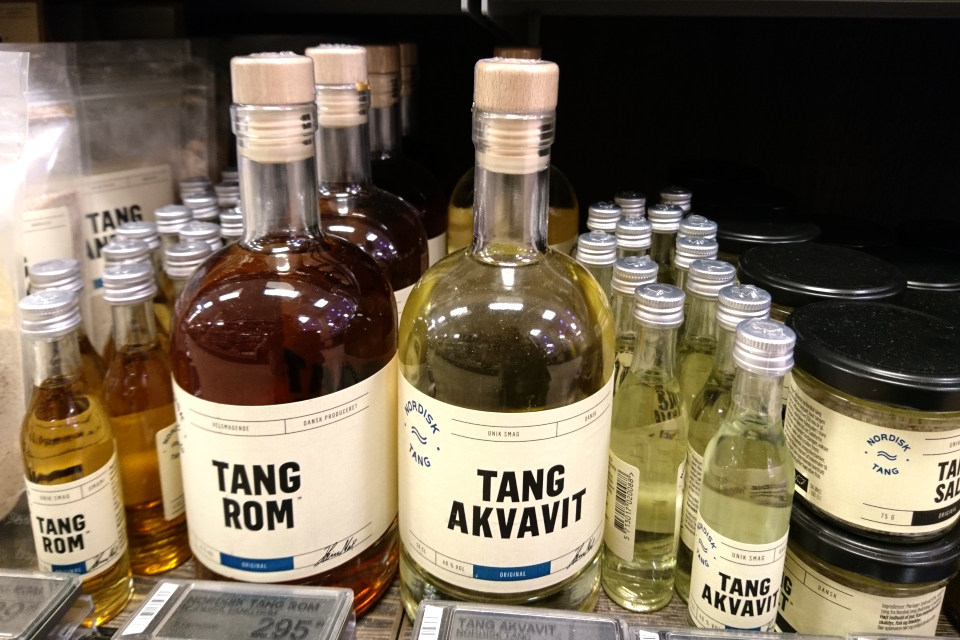 Спиртные напитки с водорослями в супермаркете, Дания