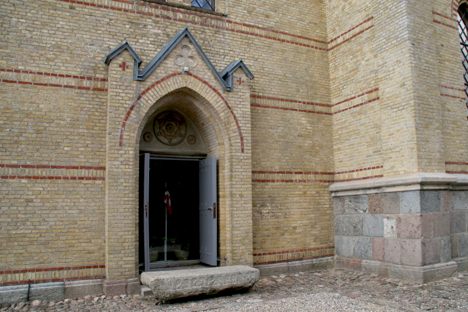 Гранитный камень бывшей средневековой церкви Тюструп, Кристиансфельд 