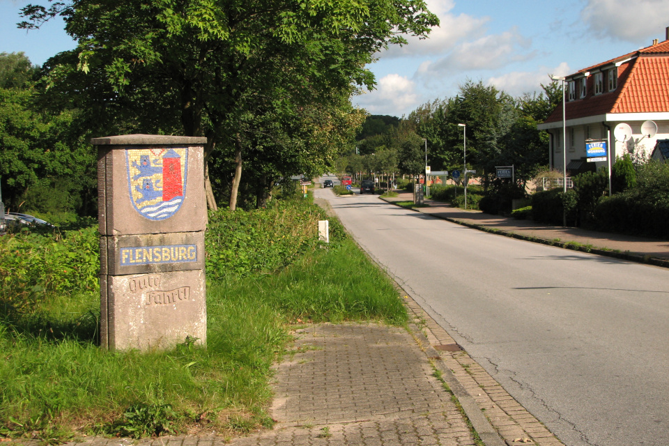 Каменный столб с гербом г. Фленсбург / Flensburg, Германия 