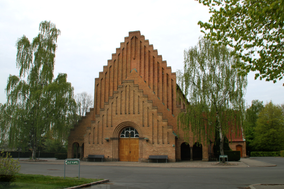 Большая церковь с часовней на кладбище Вестре Киркегорд, (Vestre Kirkegaard)