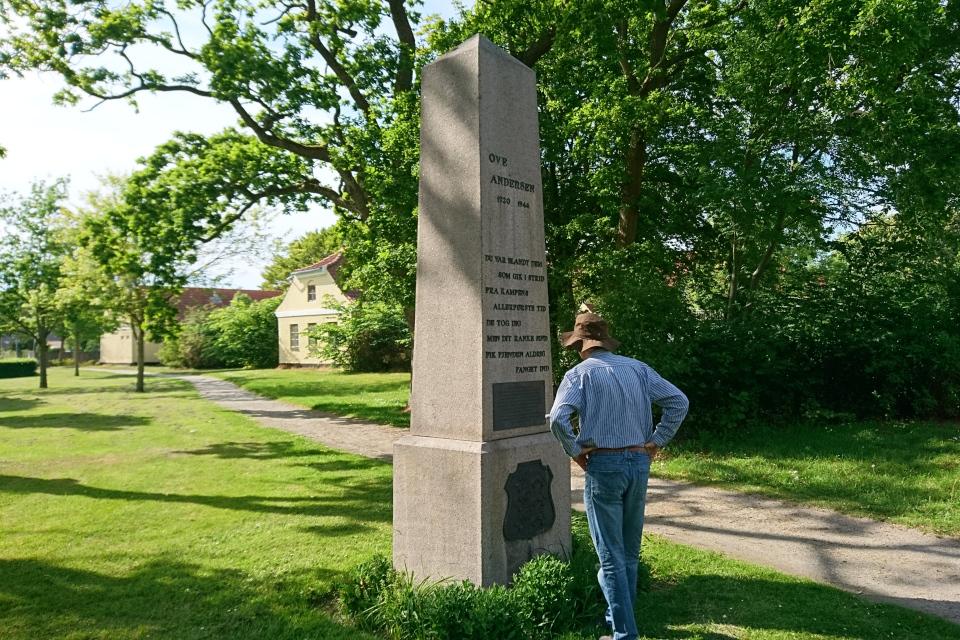 Памятник Ove Andersen. Фото 3 июн. 2020. г. Лёгстёр / Løgstør, Дания