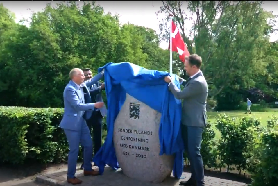 Открытие памятника - камень воссоединения в Орхусе
