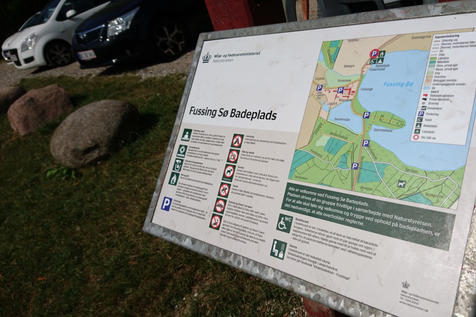 Информационный указатель возле озера Фуссинг