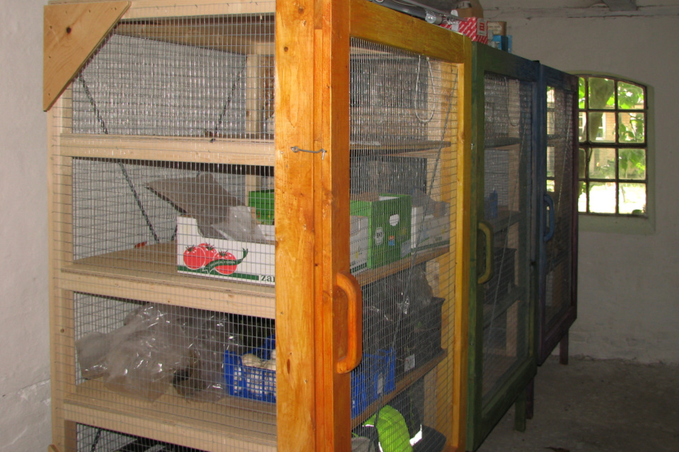 Шкаф-клетка для хранения продуктов питания