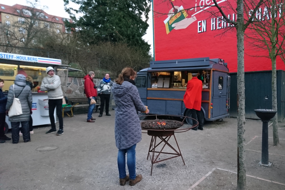 Старые киоски на площади музея Старый Город, г. Орхус, Дания