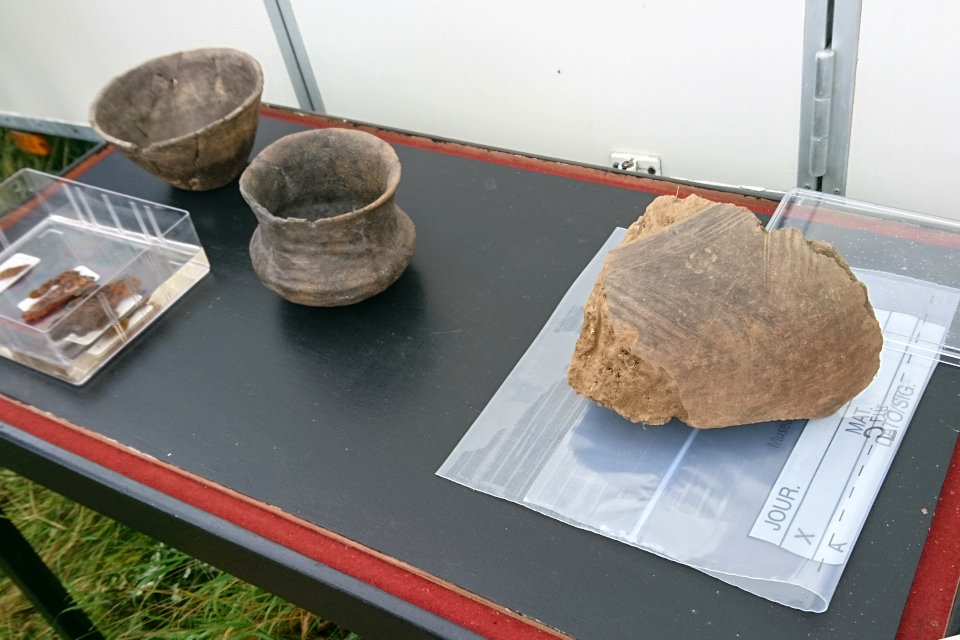 Открытая археология в Граубалле - часть сохранившейся глиняной посуды