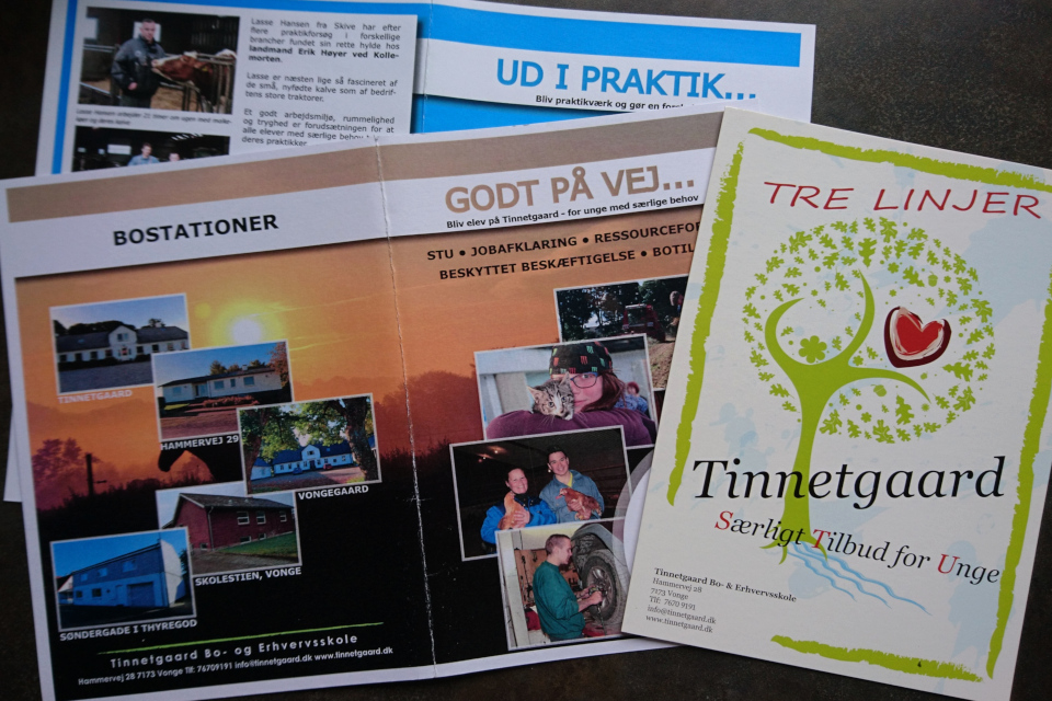 Информационные брошюры про школу-интернат с практикой Tinnetgaard