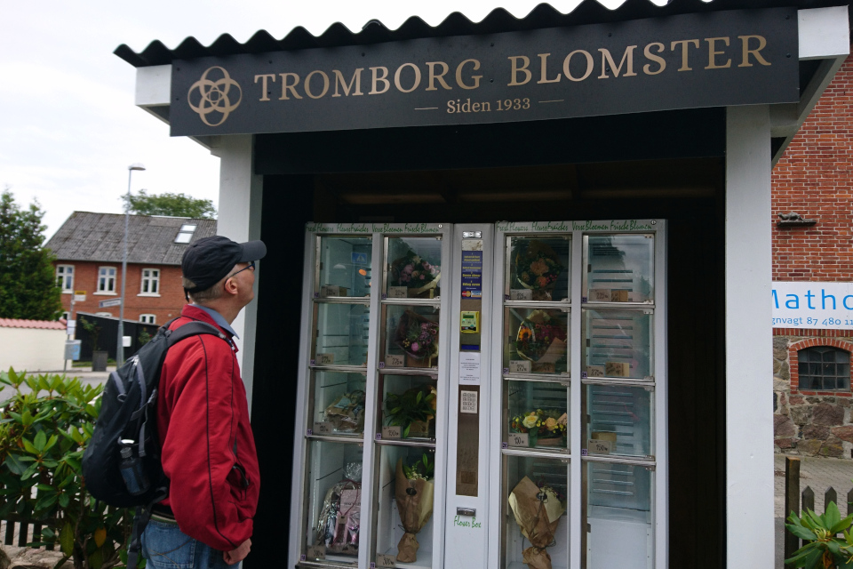 Витрина цветочного магазина самообслуживания Tromborg blomster