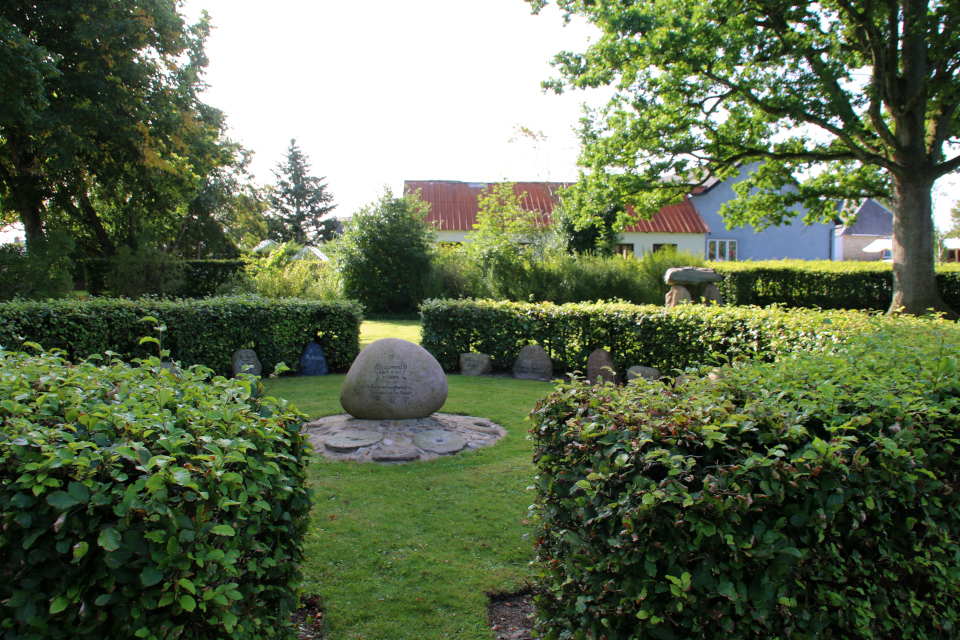 Место в парке Helledammen, где расположен камень воссоединения