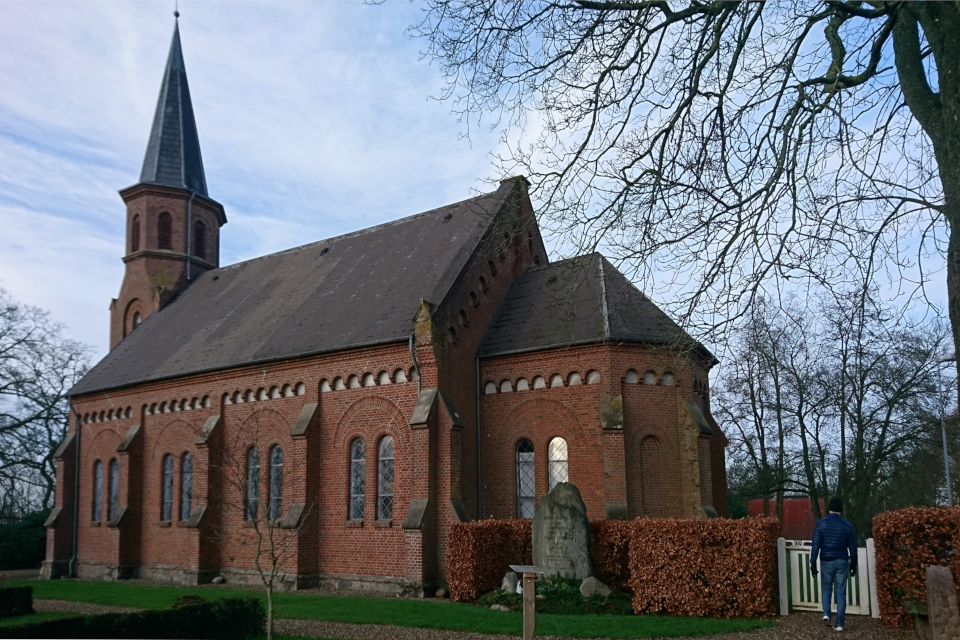 Церковь Беринга (Bering Kirke), г. Хасселэге / Hasselager, Дания
