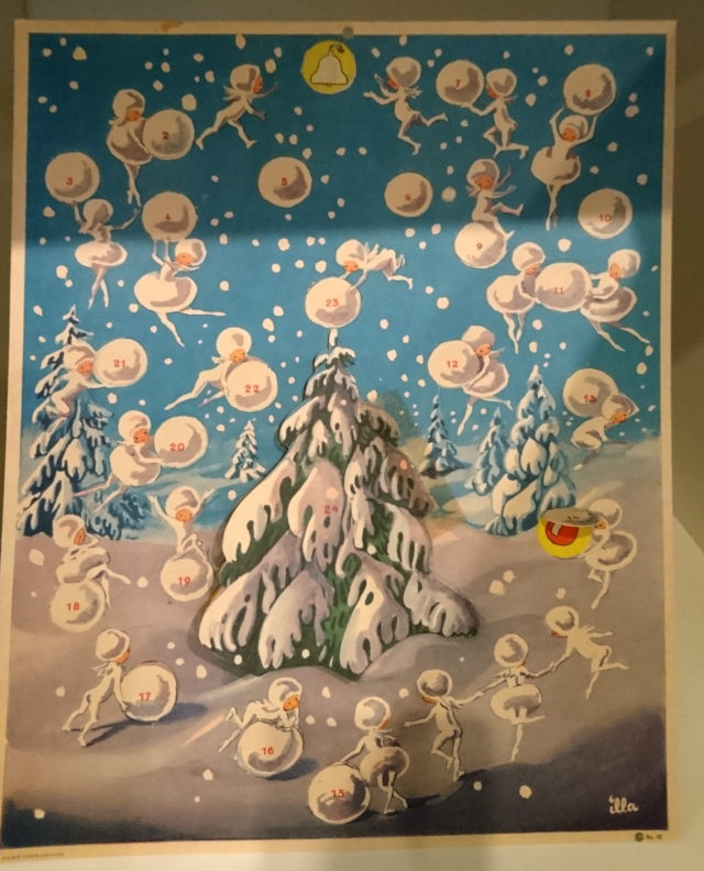 Старый рождественский календарь в музее Хорсенс, Дания. 29 нояб. 2020