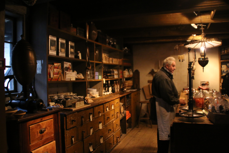 Магазин купца в Старом Городе, г. Орхус, Дания. Фото 25 нояб. 2019