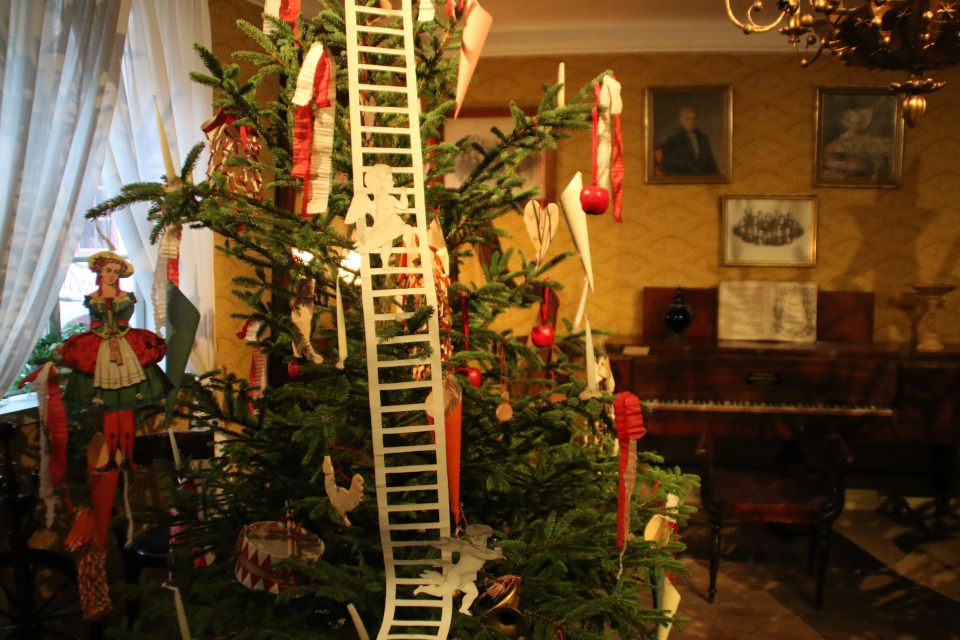 Лестница Иакова на рождественской елке 1848 года 