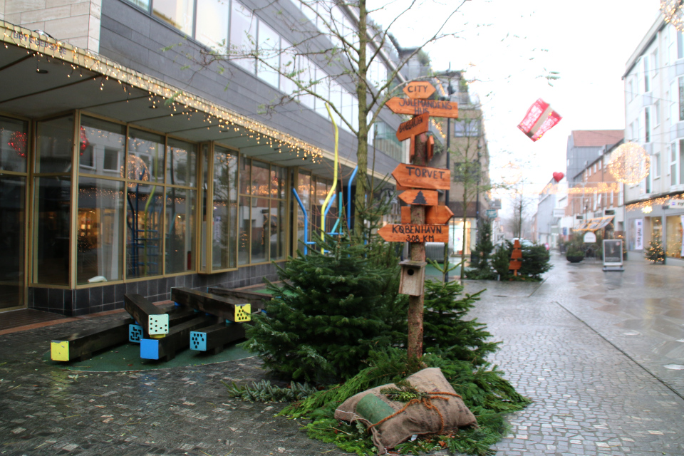 Рождественское убранство в Хернинг, Дания. Фото 15 дек. 2020 