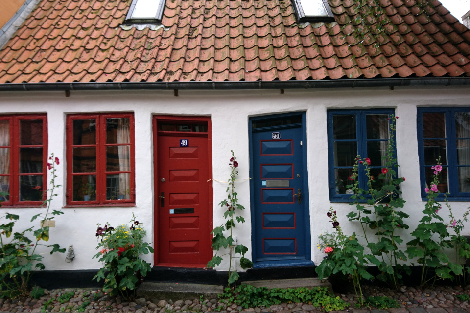 Необычные жилые дома Орхуса на улочке møllestien, Дания. Фото 25 июл. 2020