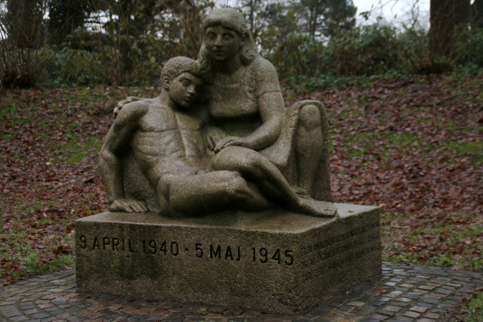  Памятник участникам Сопротивления в Дании в мемориальном парке г. Хернинг, Дания. Фото 13 дек. 2021