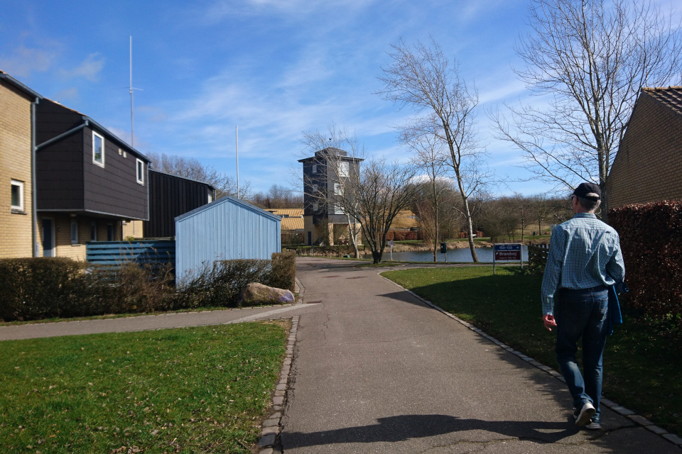 Четырехэтажная башня-дом в жилищном комплексе Håndværkerparken, г. Хойбьерг
