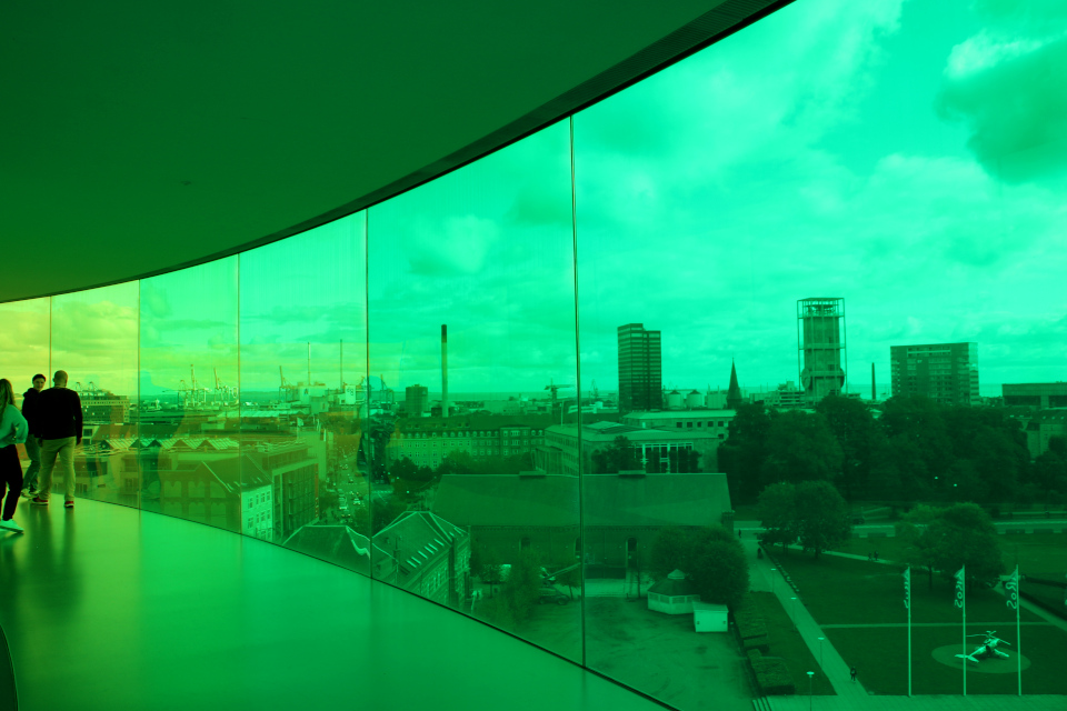"Ваша радужная панорама" - вид на ратушу в зеленых цветовых гаммах. г. Орхус, Дания. Фото 9 окт. 2019