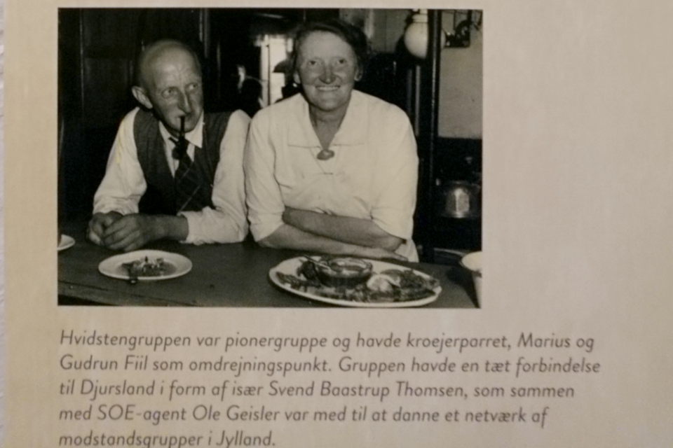 Мариус и Гудрун Фииль (Marius Gudrun Fiil). Фото на выставке оккупации Дании в музее г. Грено, Дания. Фото 2 сент. 2020
