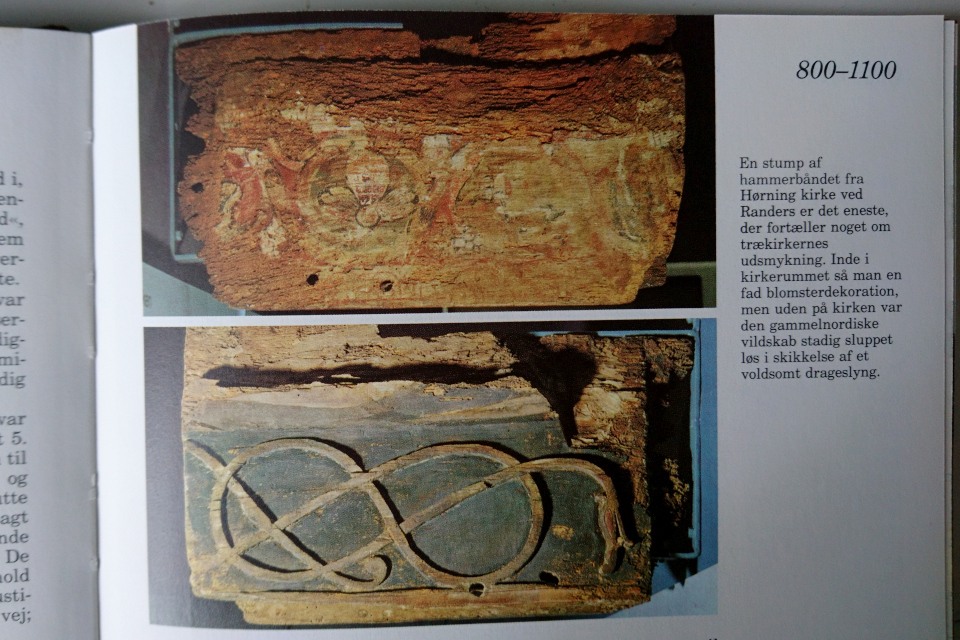 Фотография найденных деревянных остатков от церкви в поселение Хёрнинг из книги "история Дании Кйергорд", том 1