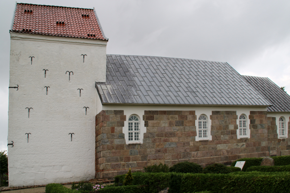 Церковь Лэборг (Læborg Kirke), Дания. Фото 28 июля 2021