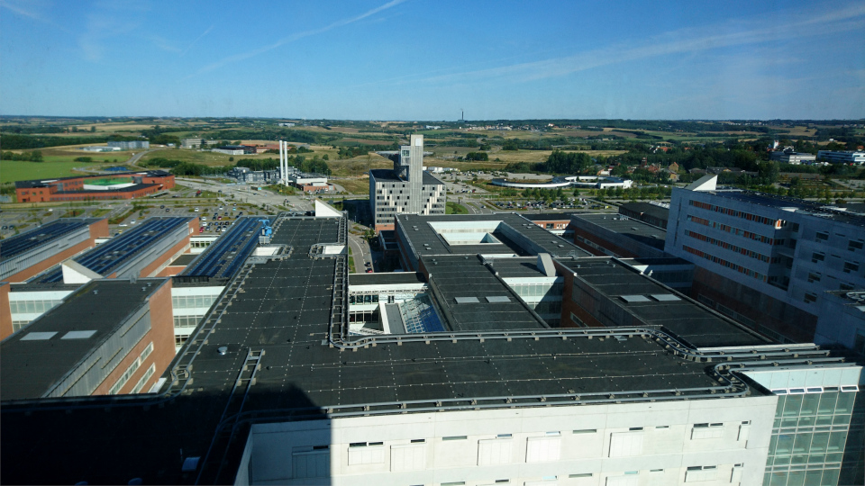 Вид из окна. Форум - день открытых дверей (Forum - Åbent Hospital), Университетская больница Орхус, Дания. Фото 5 сент. 2021